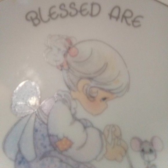 PRECIOUS moments collector plate. 6.5 inches. Says "blessed are the merciful" - Picture 5 of 5